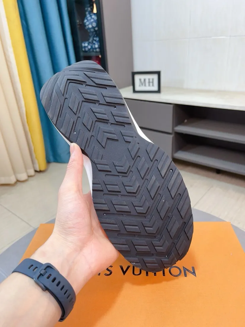 Men's shoes💰458🌸🌸【LV】Louis Vuitton🔍Top Purchasing Agency🇮🇹 Lu Street Fashion God's new sports shoes are coming and are on sale at the counter simultaneously. Original factory configuration, original cowhide fabric imported from Italy, high-quality embossed splicing complex process, sports fashionista, imported water-dyed sheepskin lining, sole: Wang Yuan factory specializes in original sole super comfortable, original factory follow-up goods 🔍🔍High quality, you can enter and leave the counter at will, welcome to compare and synchronize with the counter, code number 38-44, 45 customized
